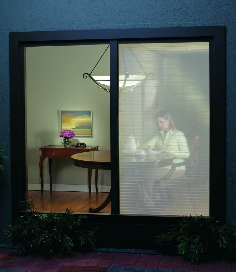 Integrating Duette® honeycomb shades into your home near Kahului, Hawaii (HI) from Hunter Douglas.